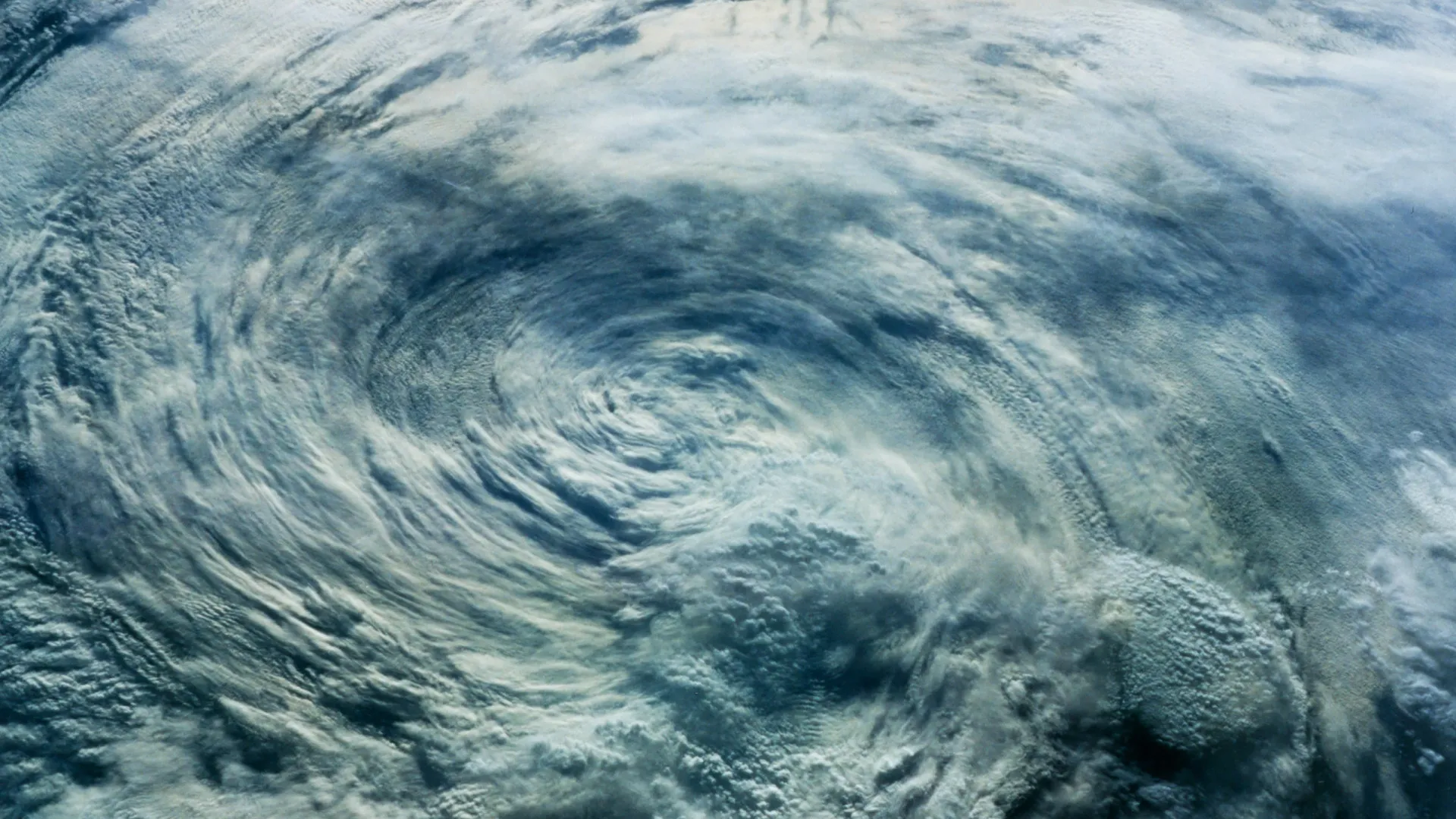 Ciclone deixa mais de 340 mil sem luz no Rio Grande do Sul