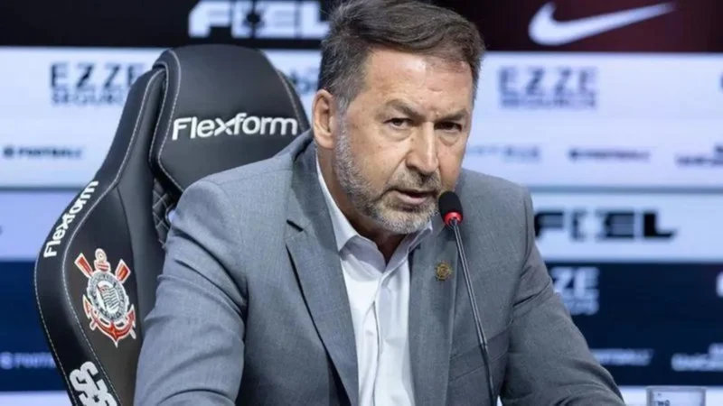 Justiça aceita denúncia e torna réus Augusto Melo e ex-dirigentes do Corinthians