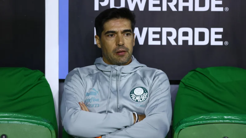 Abel se chateia com arbitragem e reclama do VAR de Corinthians x Palmeiras: ‘Estou desiludido’