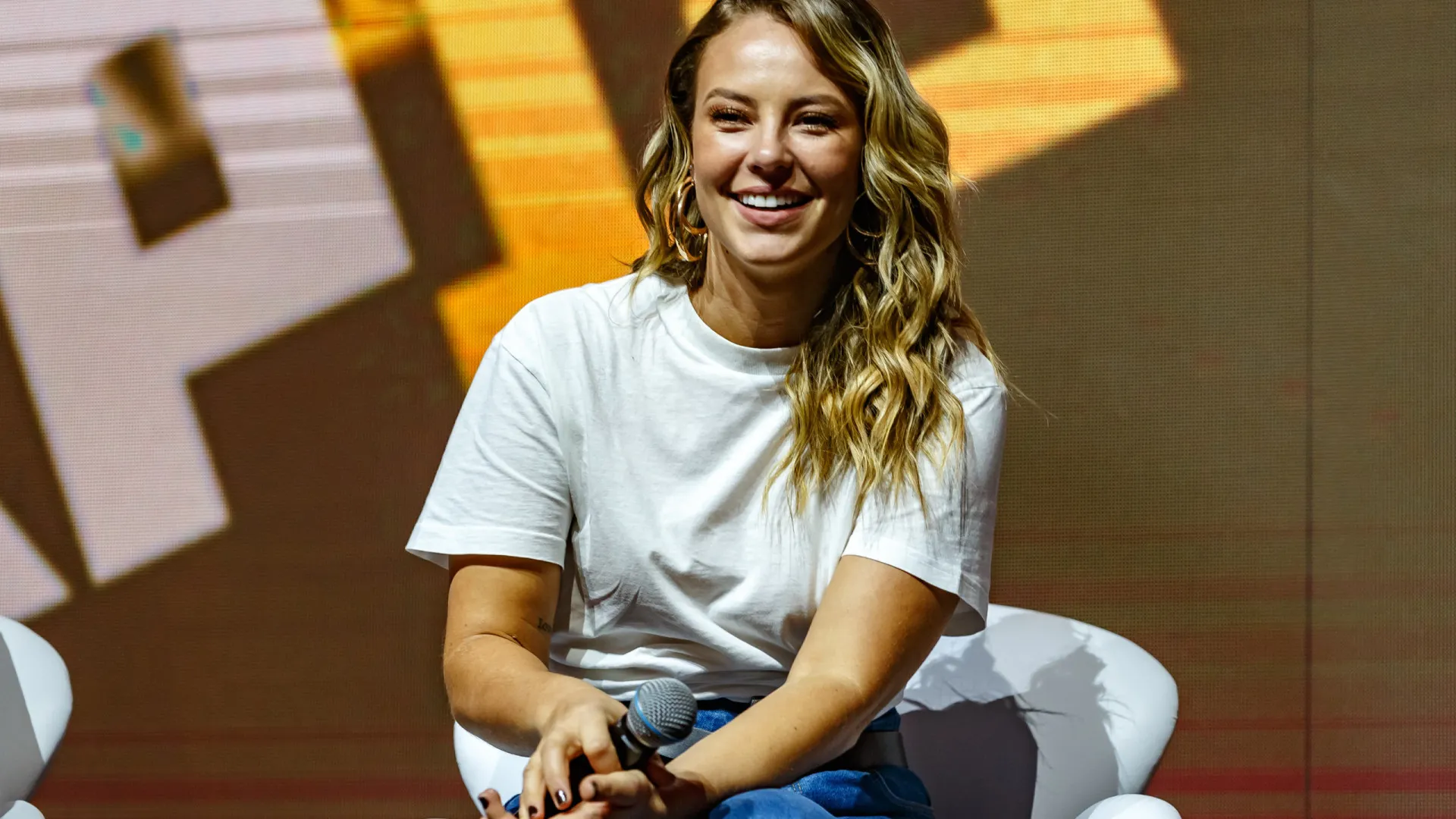 Após críticas, Paolla Oliveira diz que verdadeira cena do ‘mambo caliente’ não foi ao ar em ‘Vale Tudo’