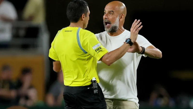Guardiola tem momento de fúria com árbitro em derrota do City; vídeo