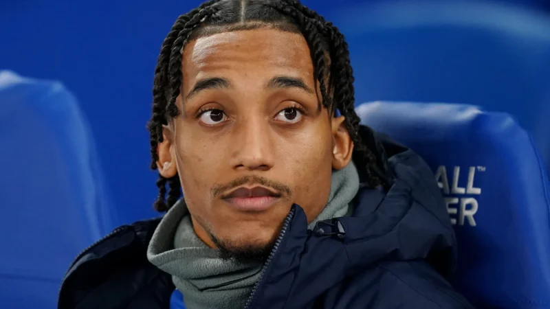 Chelsea anuncia o atacante João Pedro, que já pode enfrentar o Palmeiras