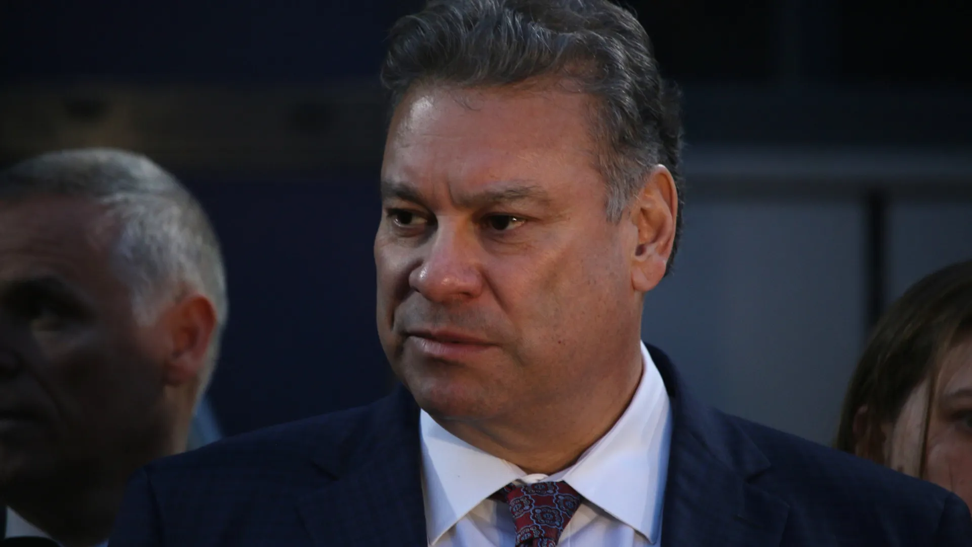 Governo reconvoca chefe da embaixada dos EUA e devolve carta de Trump