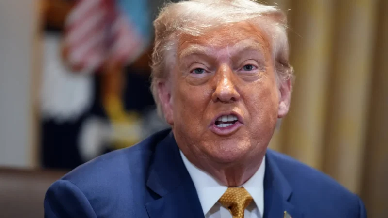 Trump anuncia tarifa de 25% para Índia e diz que país será punido por relação com Rússia