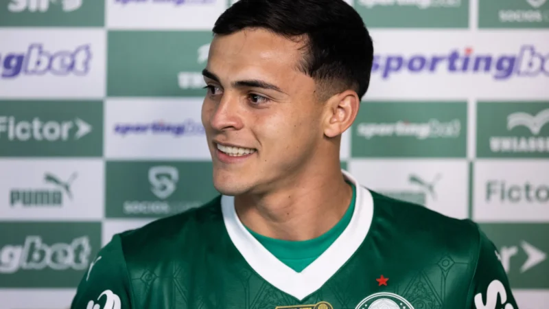 Reforço do Palmeiras cita jogo contra Chelsea e explica saída da Inglaterra