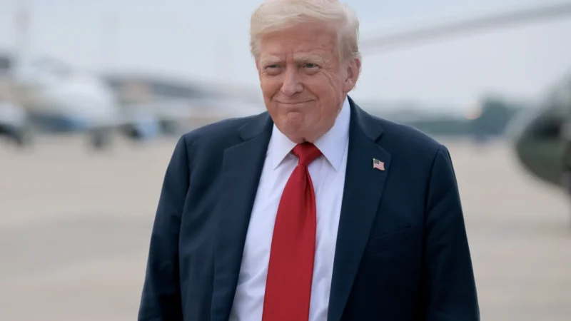 Trump volta a ameaçar Brics com tarifas e diz que grupo ‘não vai durar’