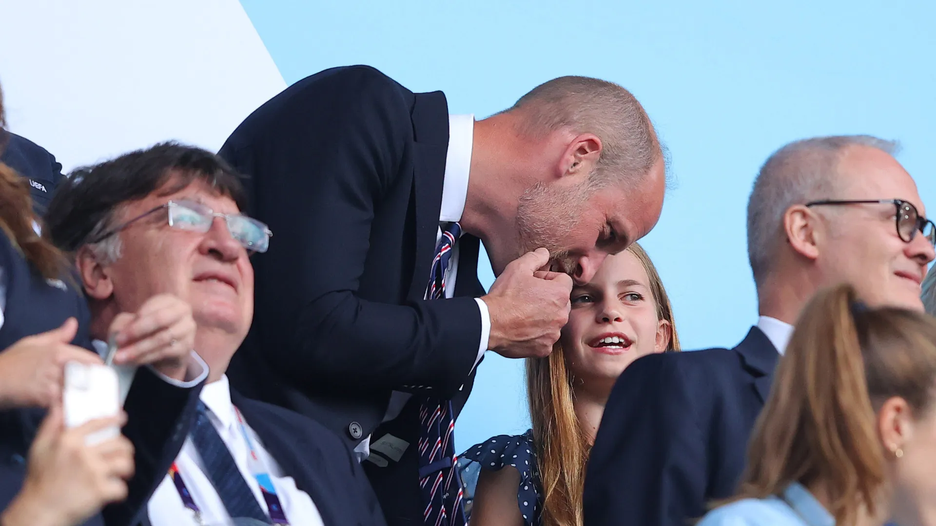 Príncipe William e princesa Charlotte vão à final do Euro Feminino; veja