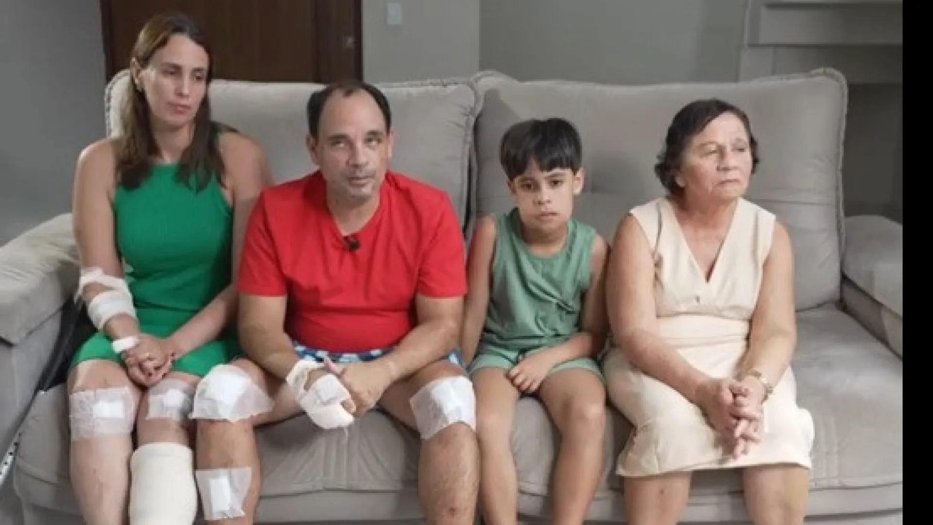 Família sobrevive após carro ser esmagado entre dois caminhões na BR-101