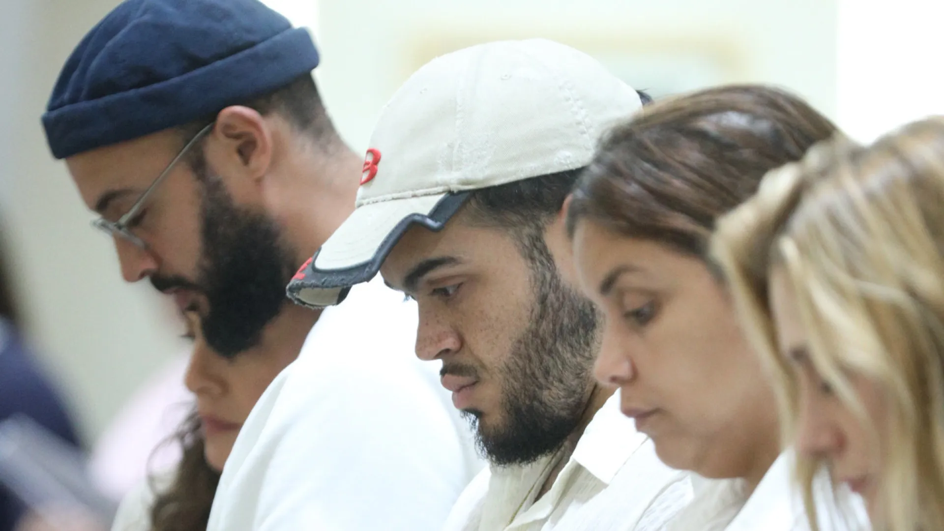 Missa de sétimo dia de Preta Gil reúne familiares, amigos no Rio; veja