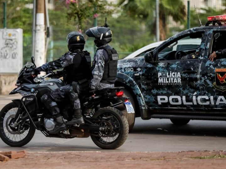 Foragido tenta escapar durante partida de futebol, mas acaba capturado pela Rotam