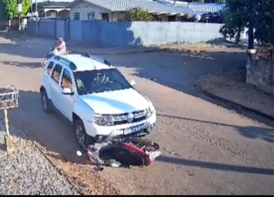 Mãe e filho são arremessados de moto após serem atropelados em cruzamento de Alta Floresta (Vídeo)