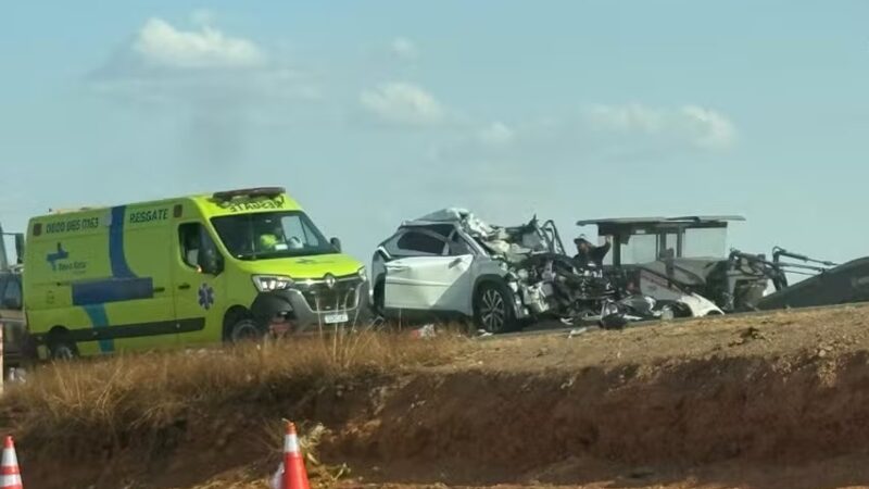 Mulher morre em colisão entre carro e caminhão na BR-163 em Nova Mutum