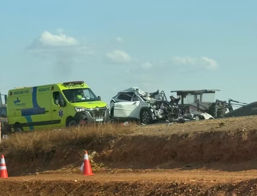 Mulher morre em colisão entre carro e caminhão na BR-163 em Nova Mutum