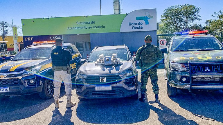 Casal é preso com drogas escondidas em veículo em Várzea Grande