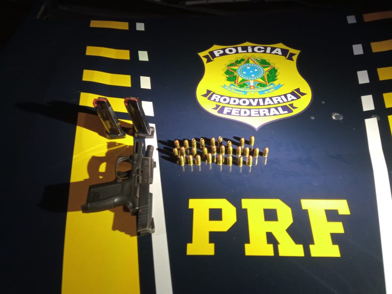 PRF apreende pistola e munições com motorista durante abordagem em Sinop