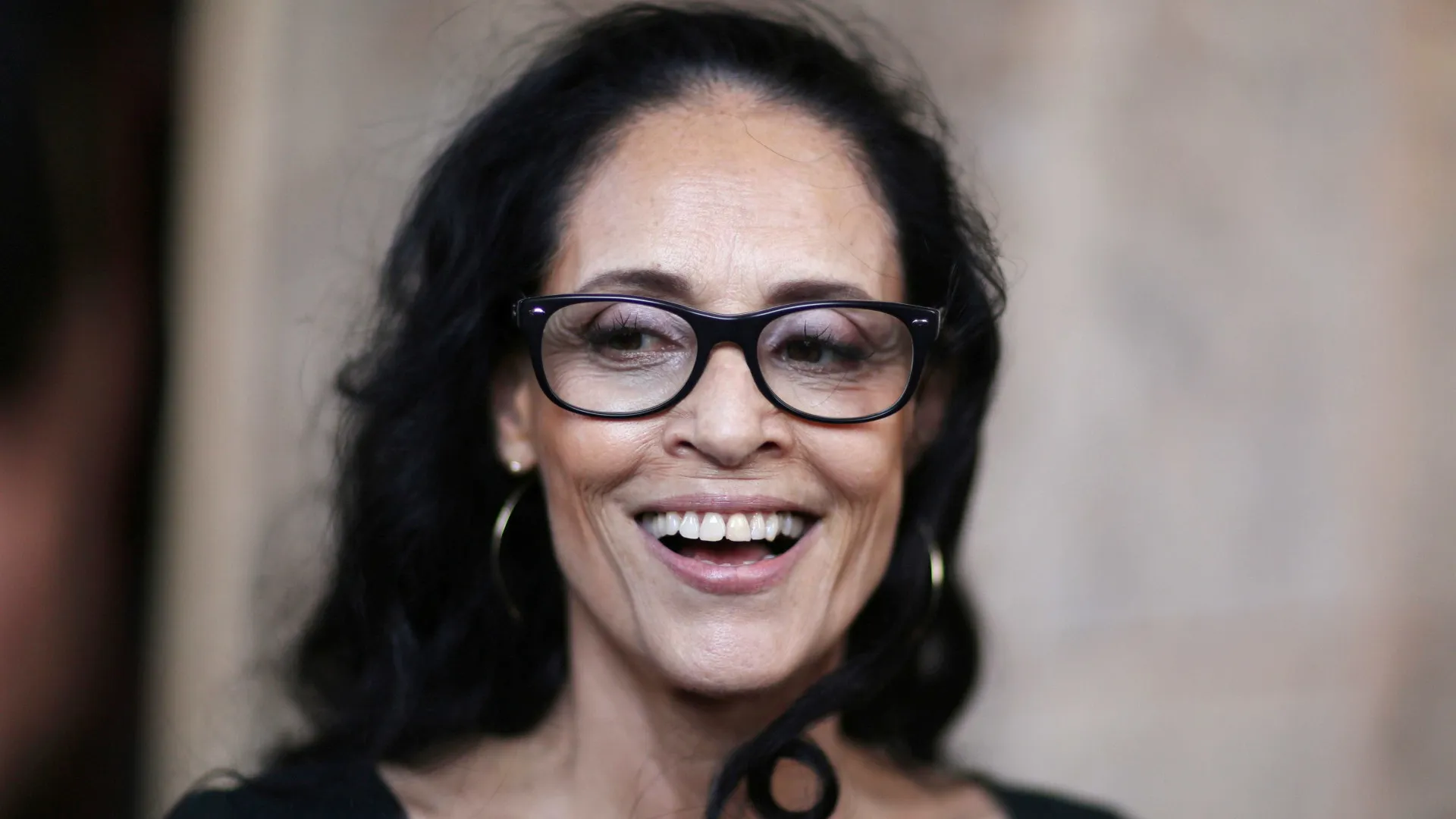 Sônia Braga é convidada a interpretar Míriam Leitão em filme de Bruno Barreto