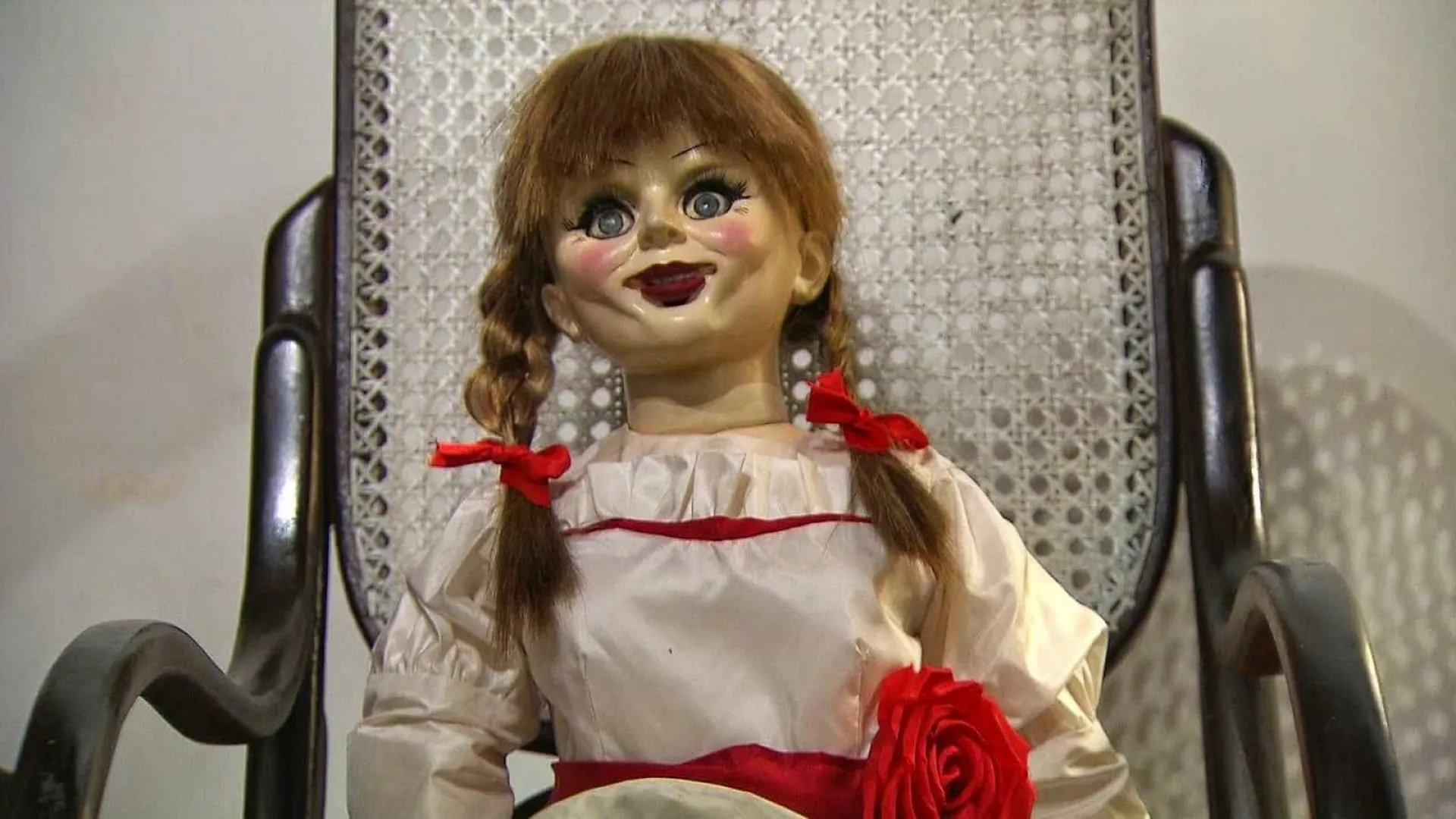 Comediante compra casa onde fica a boneca Anabelle