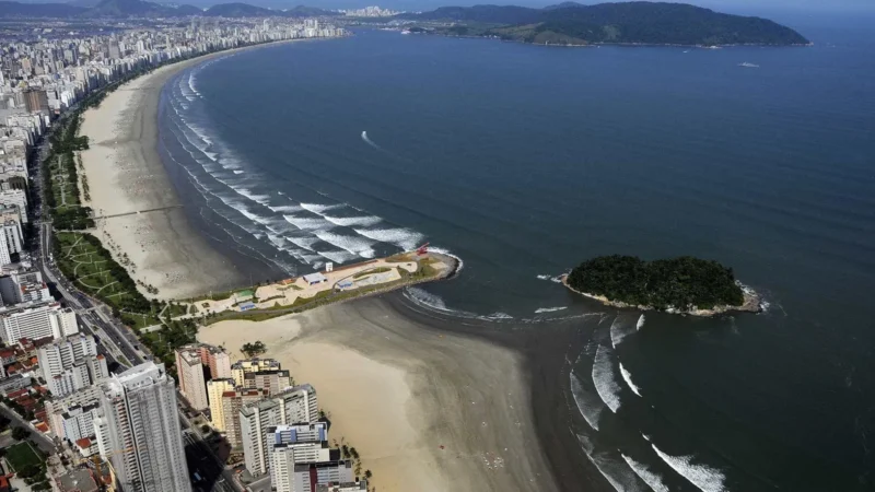 Turista é baleado na praia das Astúrias, no Guarujá