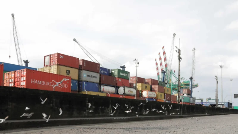 Gigantes da Bolsa conseguem amortecer impacto do tarifaço, mas empresas menores sangram