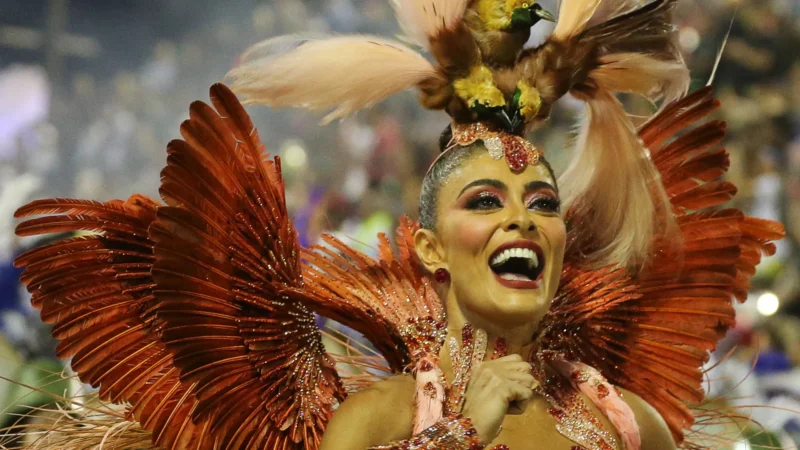 Juliana Paes será rainha de bateria da Viradouro em 2026