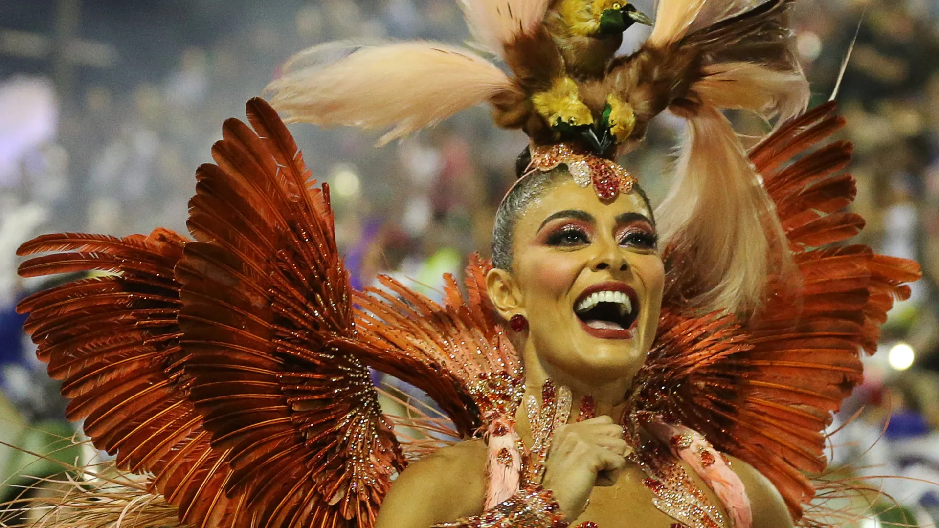 Juliana Paes será rainha de bateria da Viradouro em 2026