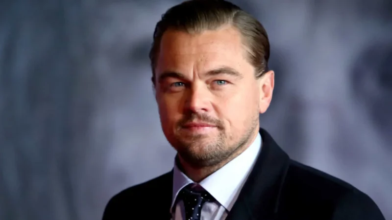 Leonardo DiCaprio é revistado pela polícia antes de festa em Ibiza
