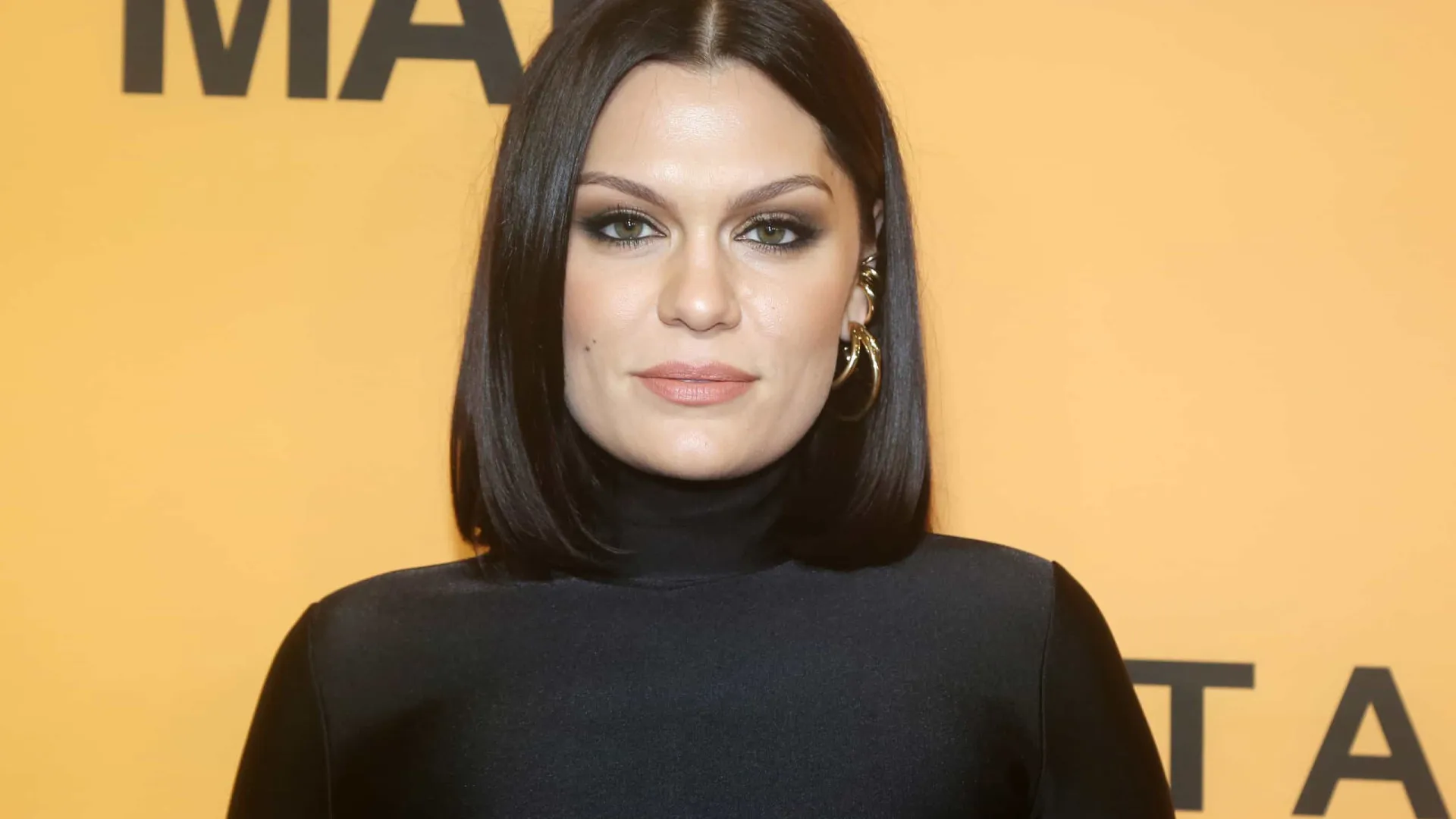 Com câncer, Jessie J atualiza estado de saúde: “O meu cabelo está caindo”