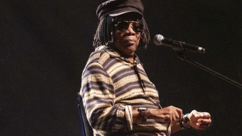 Milton Nascimento diz que processará quem o atacou por ação contra Cruzeiro