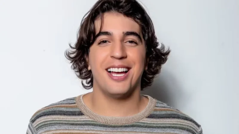 Nattan incentiva que fã traia namorada em show por R$ 1.000; assista