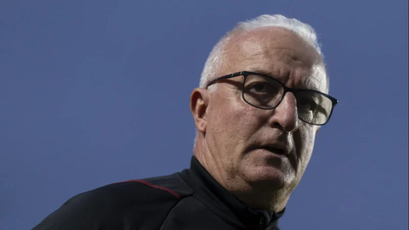 Diretor diz que Corinthians segue no mercado: ‘Dentro das possibilidades’