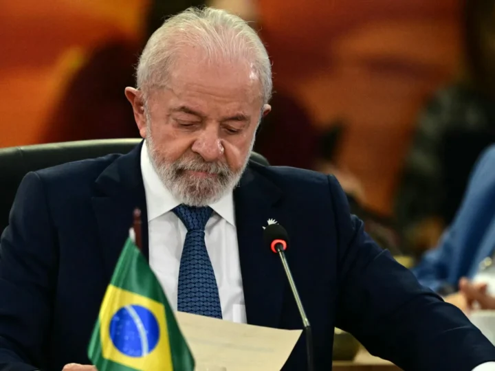 Lula diz que Brasil passa por turbulência desnecessária porque Trump criou imagem mentirosa