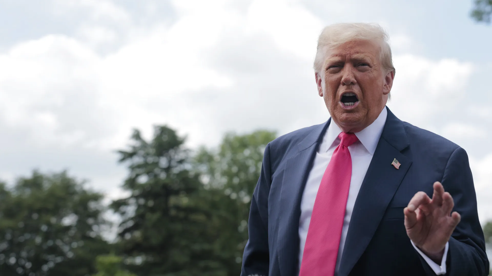 Trump critica dados de trabalho, pressiona Fed e descarta Bessent como substituto de Powell