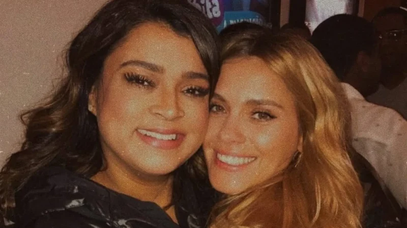 Carolina Dieckmann e neta de Preta Gil cantam ‘Sinais de Fogo’ em festa