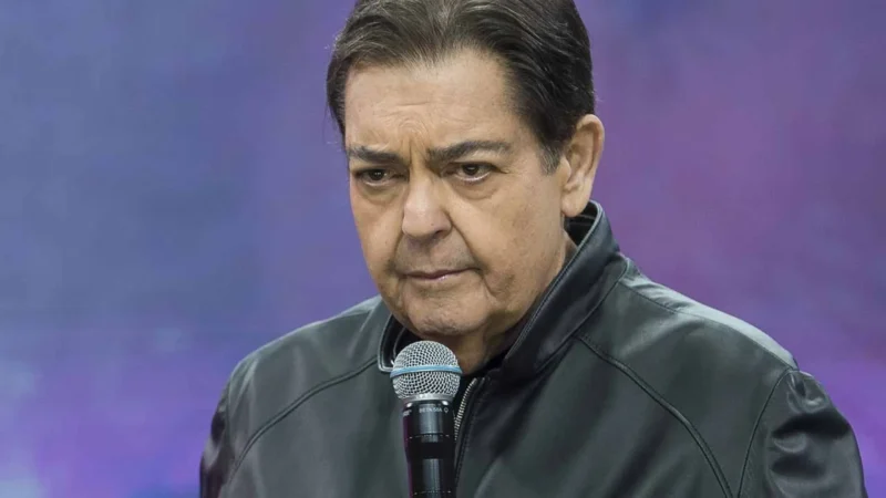 Faustão recebe alta após transplantes e segue com tratamento em casa