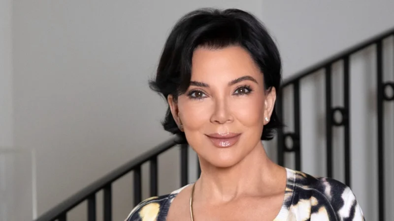 Seis dedos ou exagero no Photoshop? Foto de Kris Jenner levanta dúvidas