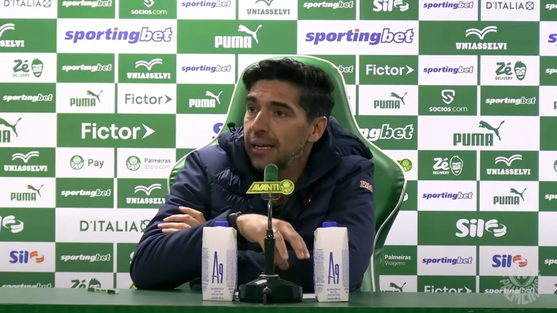 Abel: “É difícil explicar às minhas filhas por que o pai foi insultado”