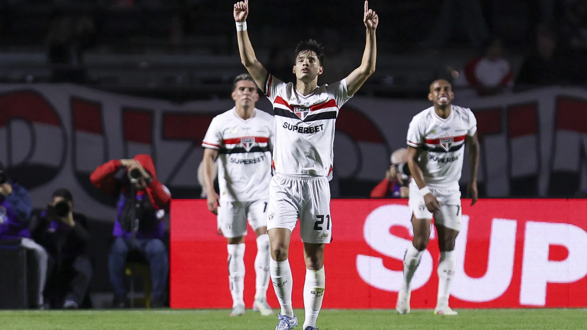 São Paulo supera lambança de goleiro reserva, reage e empata com Sport