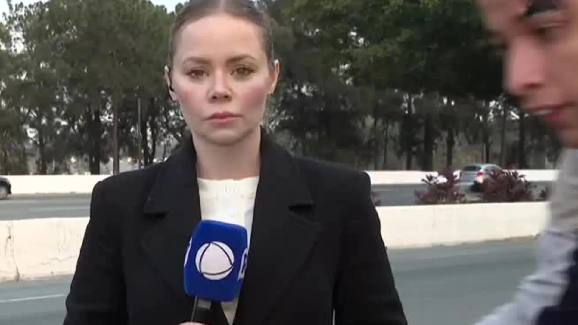 Repórter da Record é furtada antes de entrar ao vivo em frente a CDP de Pinheiros