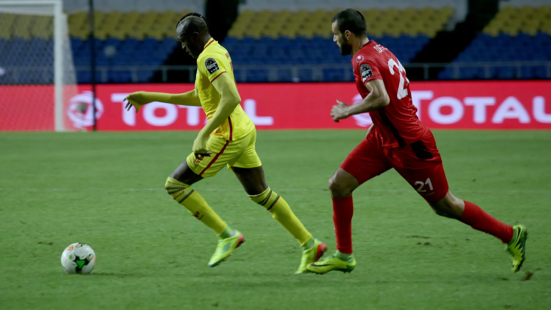 Ex-jogador de seleção é encontrado morto em casa aos 40 anos