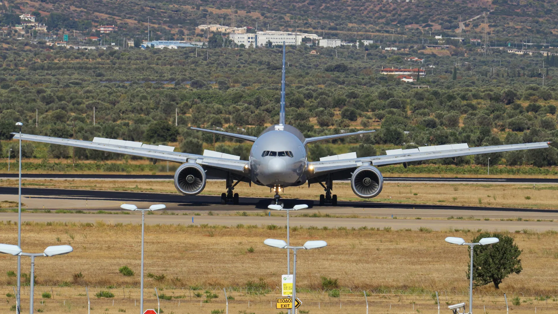 Avião da Força Aérea dos EUA que pousou no Brasil é usado pela CIA