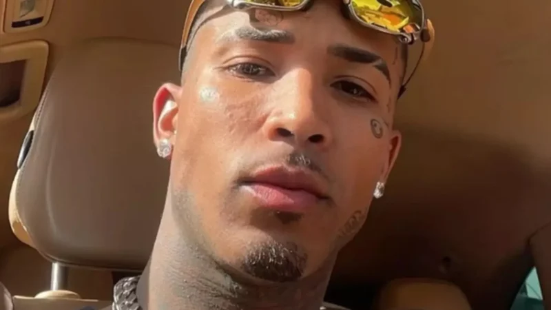 Influenciador Gato Preto é liberado de delegacia após bater Porsche e fugir do local do acidente