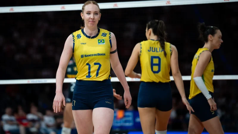 Brasil atropela Grécia mesmo oscilando na estreia do Mundial de vôlei