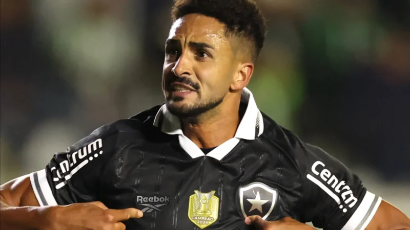 Estreante espanhol decide, e Botafogo vence o Juventude de virada