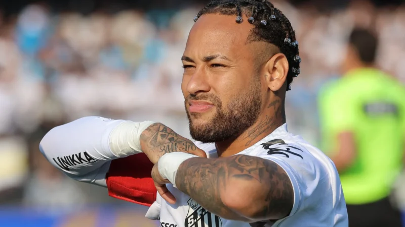 Para Ancelotti ou Santos? Recado de Neymar causa polêmica na web