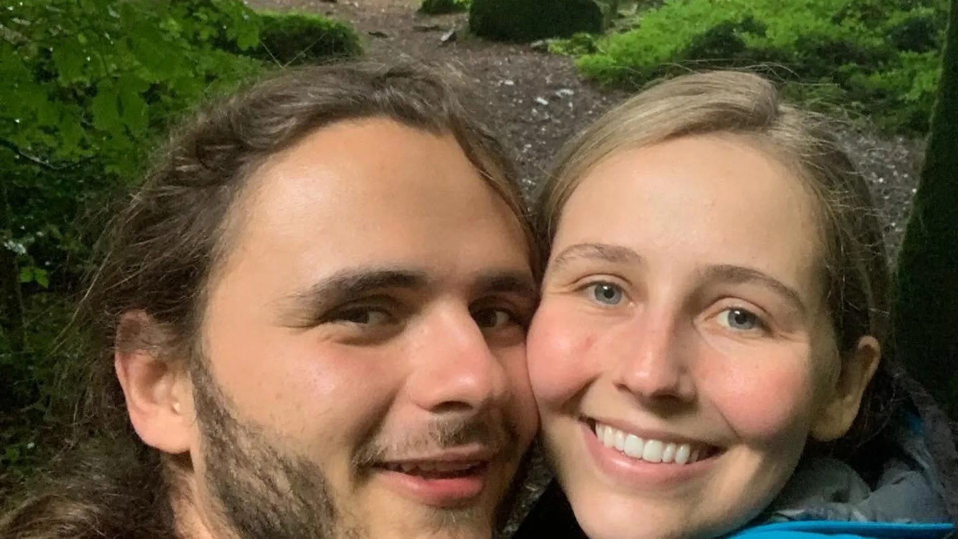 Filho de Michael Jackson anuncia noivado após namoro de 8 anos