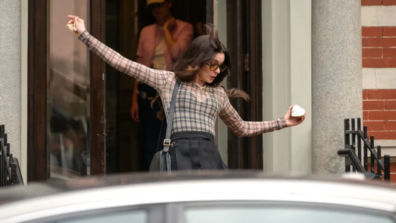 Anne Hathaway leva tombo em set de ‘O Diabo Veste Prada 2’ e reage com bom humor