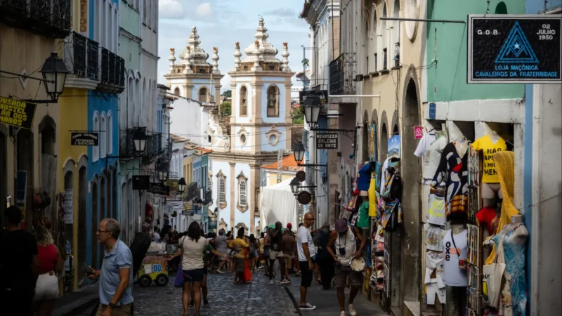 Brasil tem 213,4 milhões de habitantes em 2025; IBGE fala em crescimento cada vez menor