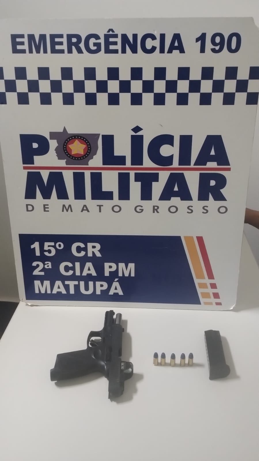Polícia Militar prende motorista por porte ilegal de arma de fogo em armazém na BR-163 em Matupá