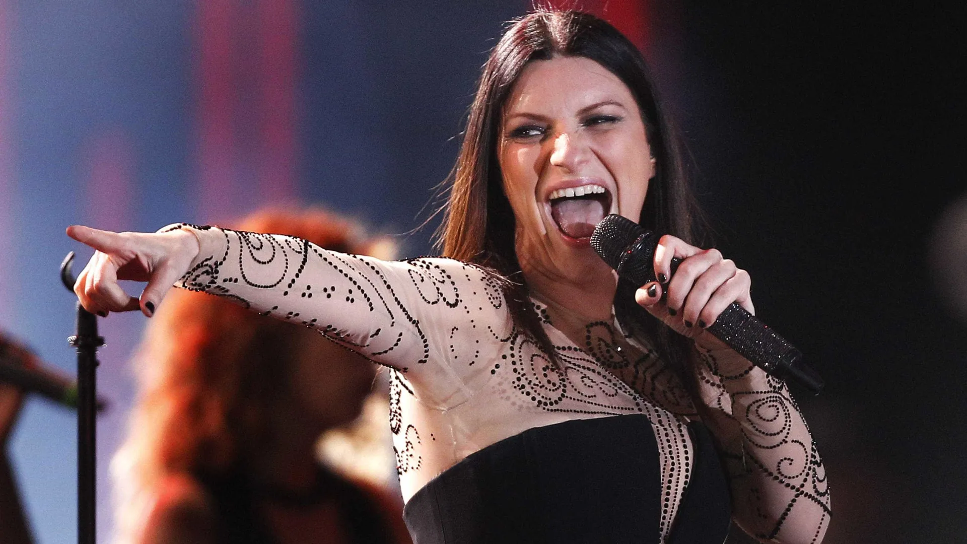 Laura Pausini anuncia turnê para 2027 com parada em São Paulo
