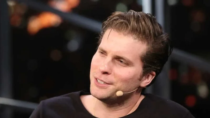 Thiago Fragoso relembra acidente em musical que quase tirou sua vida